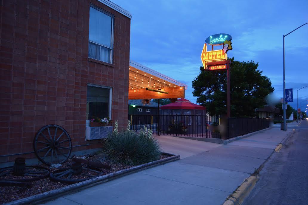 Motel Lariat *